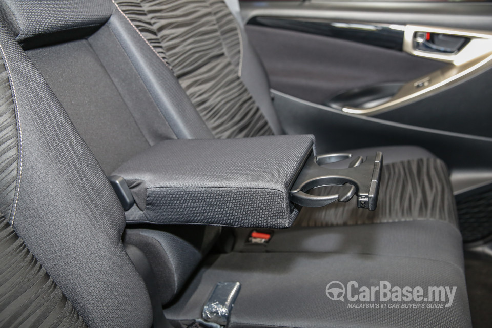 Toyota Innova AN140 (2016) Interior