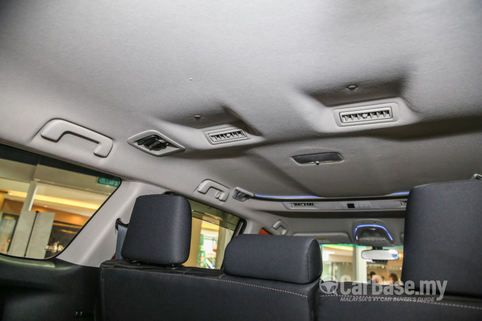 Toyota Innova AN140 (2016) Interior