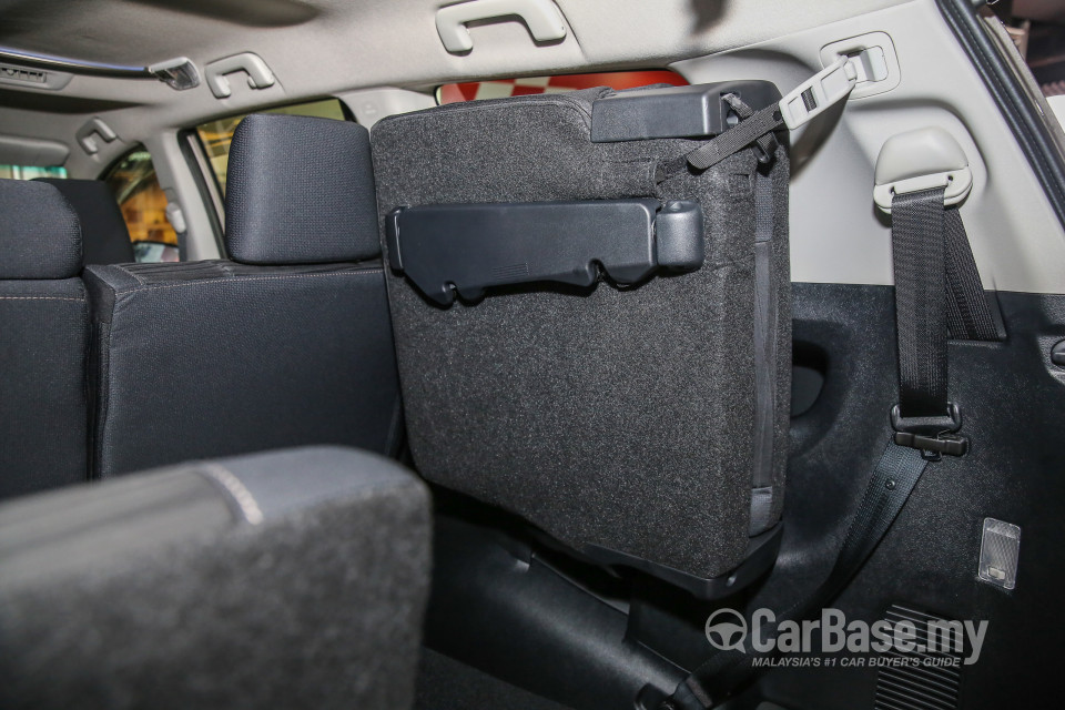 Toyota Innova AN140 (2016) Interior