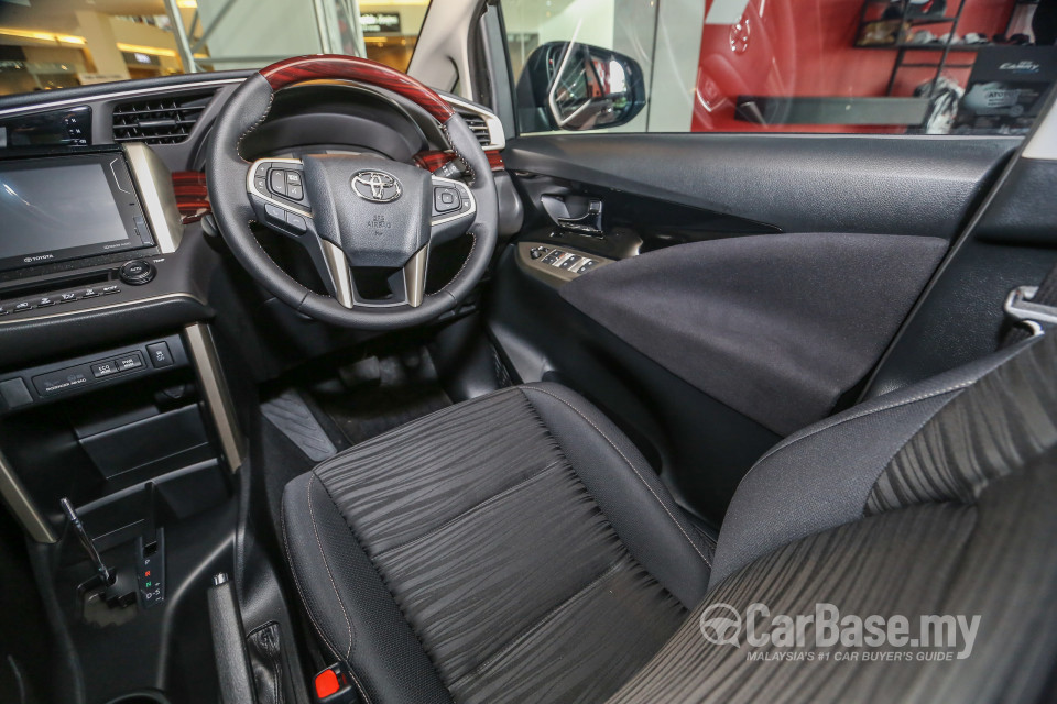 Toyota Innova AN140 (2016) Interior
