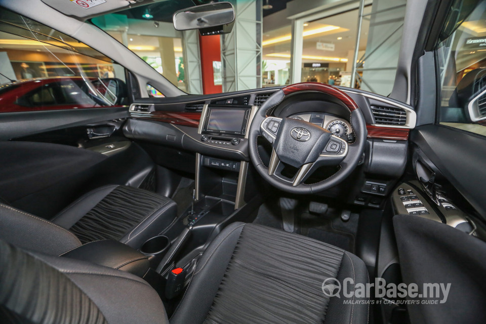 Toyota Innova AN140 (2016) Interior