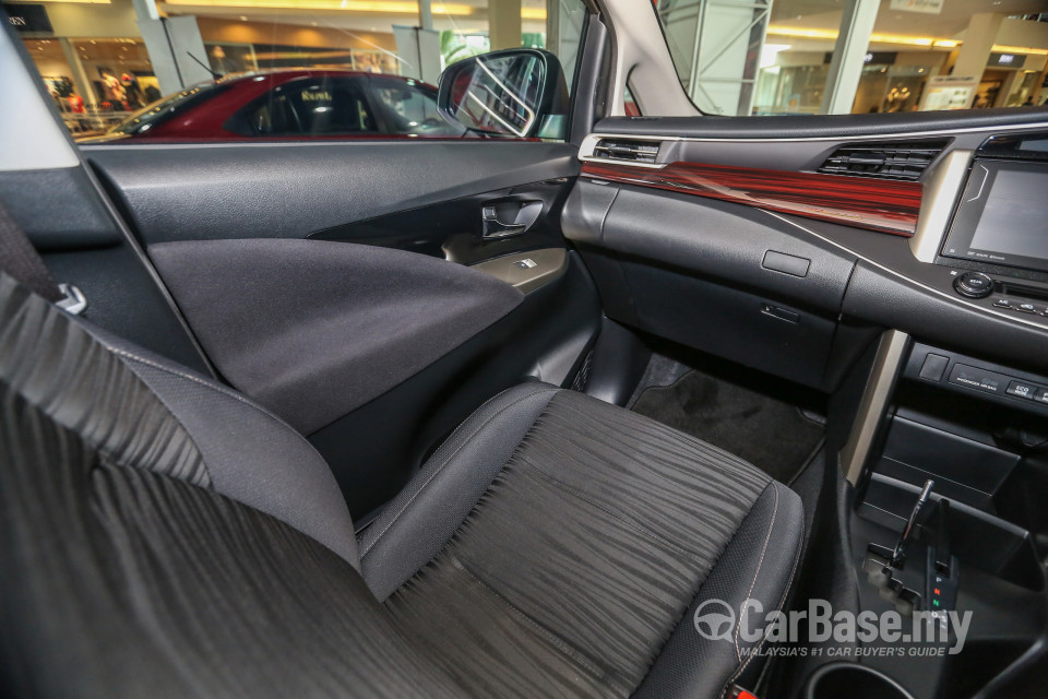 Toyota Innova AN140 (2016) Interior