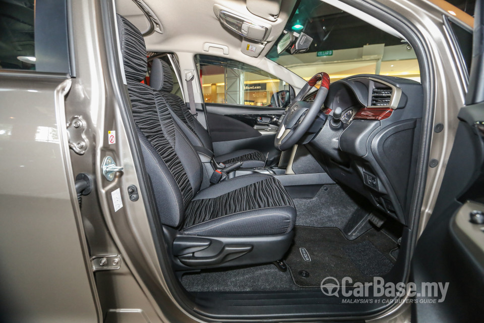 Toyota Innova AN140 (2016) Interior