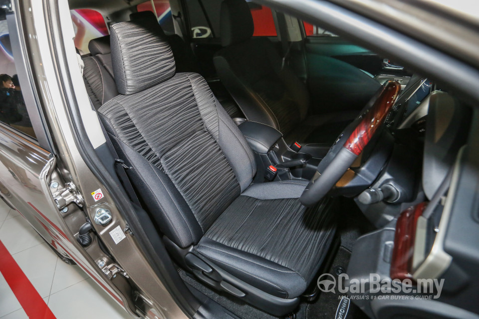 Toyota Innova AN140 (2016) Interior