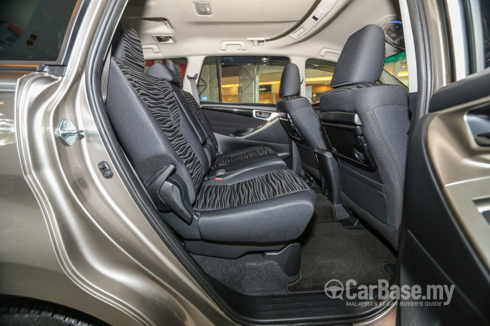 Toyota Innova AN140 (2016) Interior