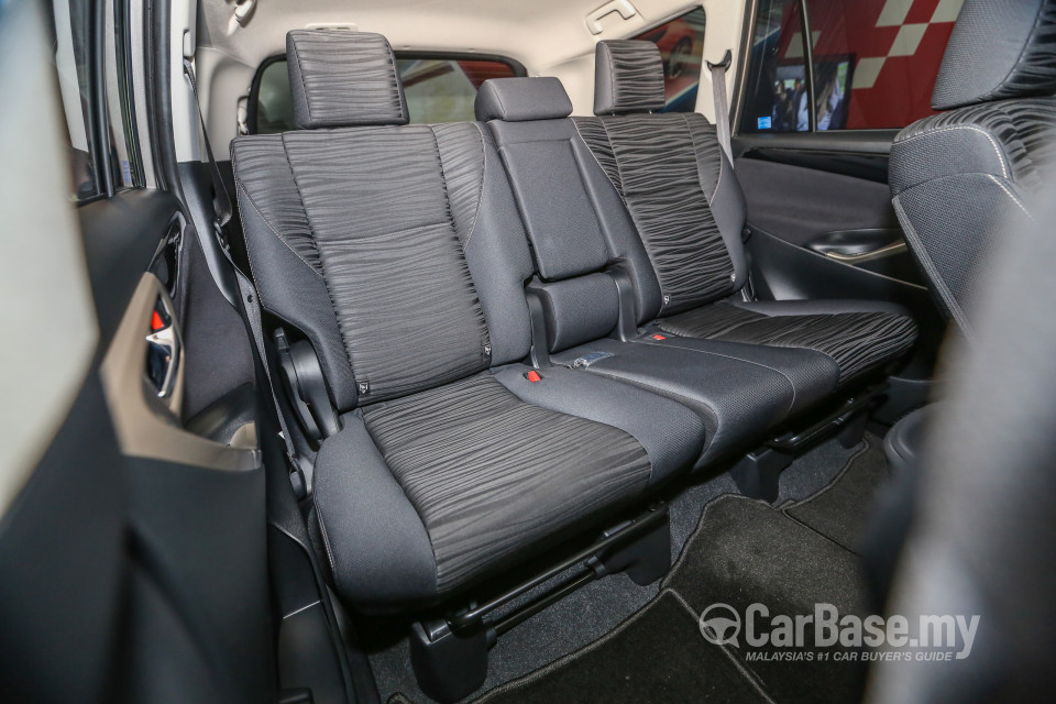Toyota Innova AN140 (2016) Interior