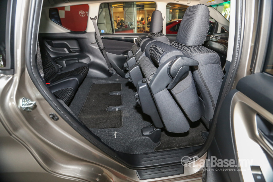 Toyota Innova AN140 (2016) Interior