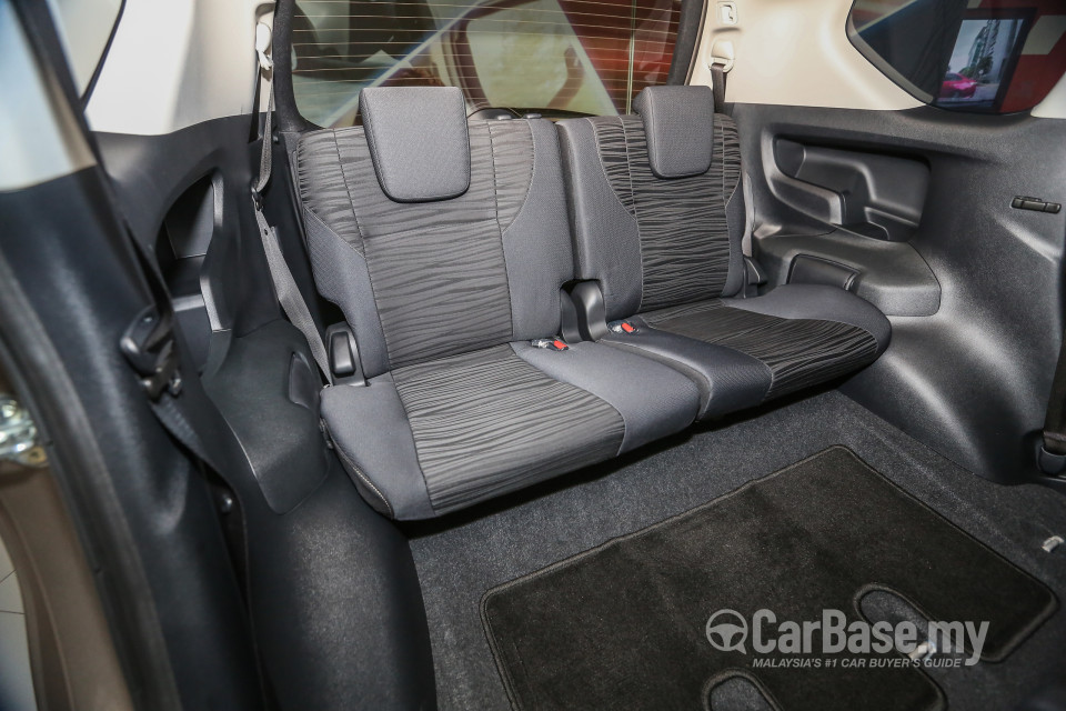 Toyota Innova AN140 (2016) Interior