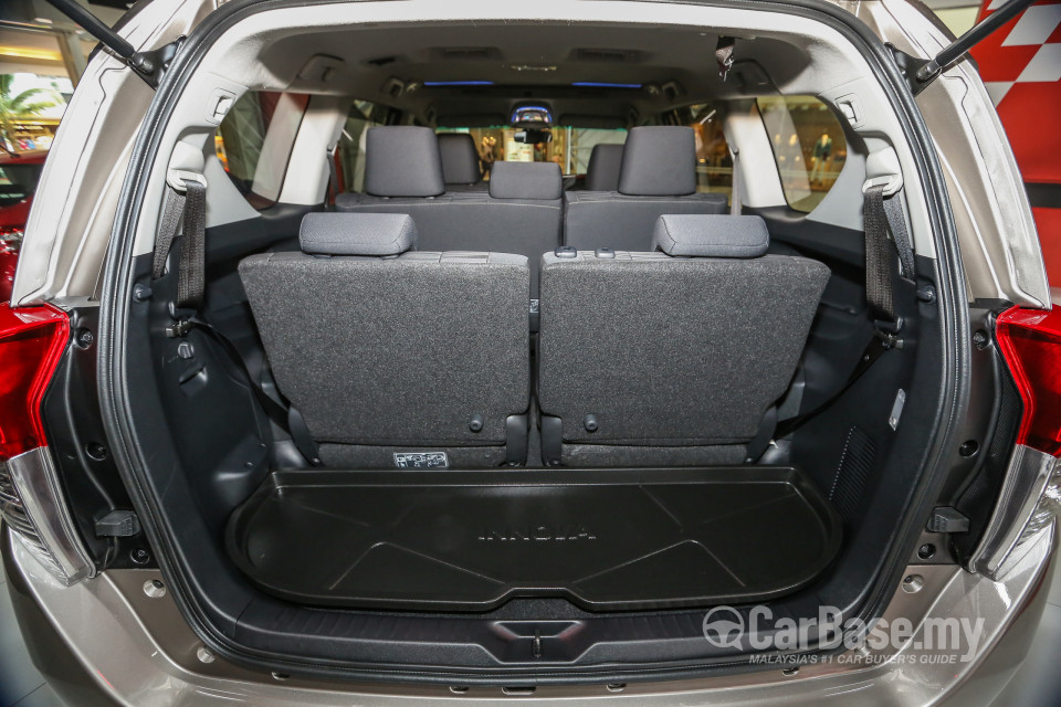 Toyota Innova AN140 (2016) Interior