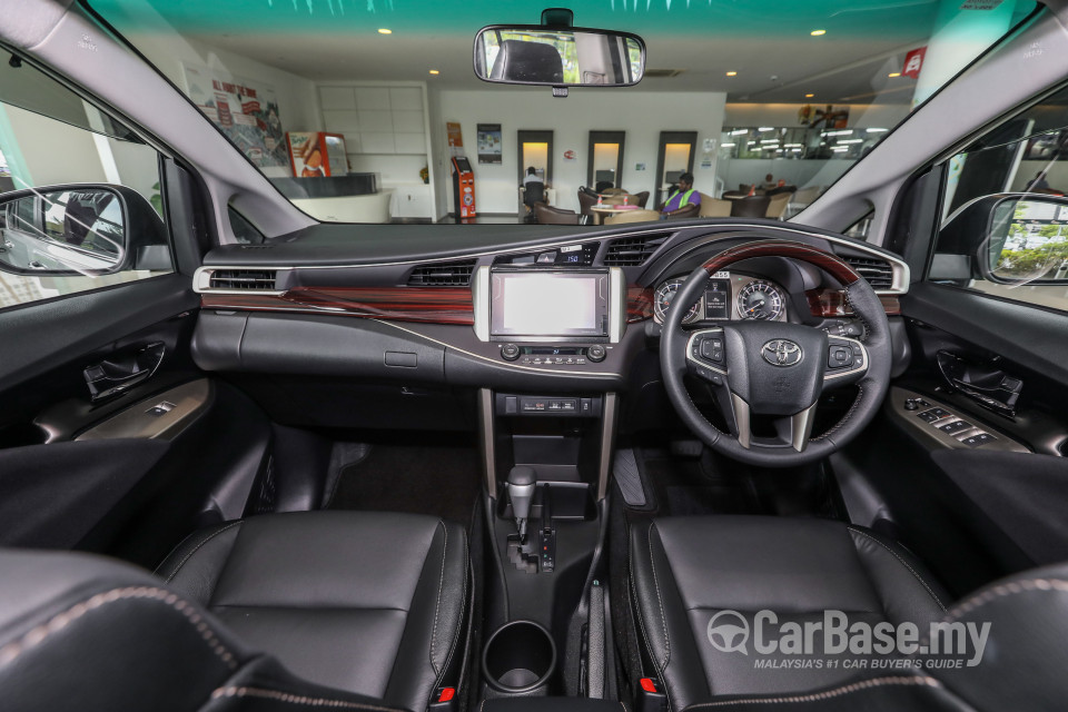 Toyota Innova AN140 (2016) Interior
