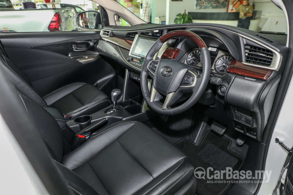 Toyota Innova AN140 (2016) Interior