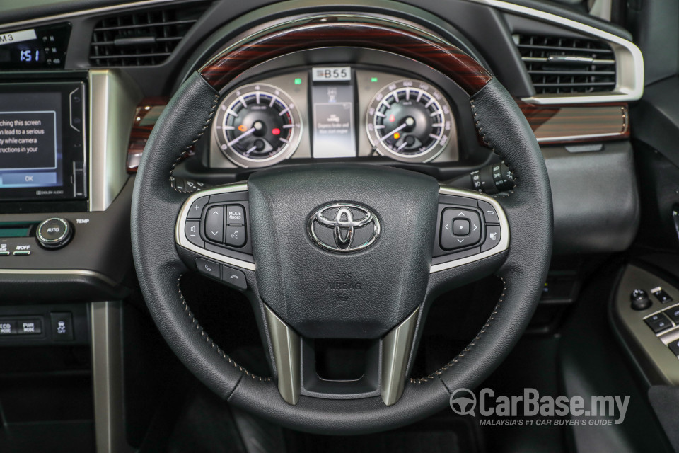 Toyota Innova AN140 (2016) Interior