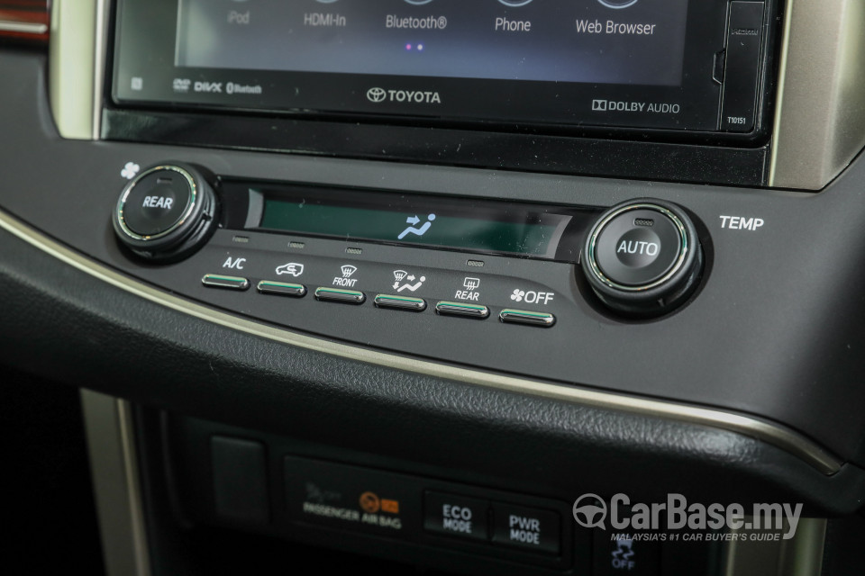 Toyota Innova AN140 (2016) Interior