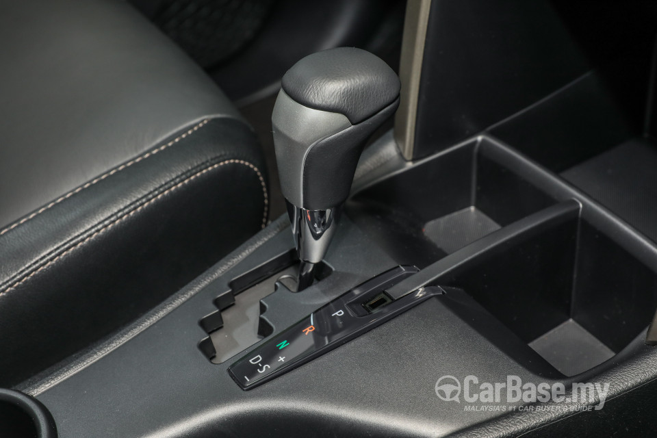 Toyota Innova AN140 (2016) Interior