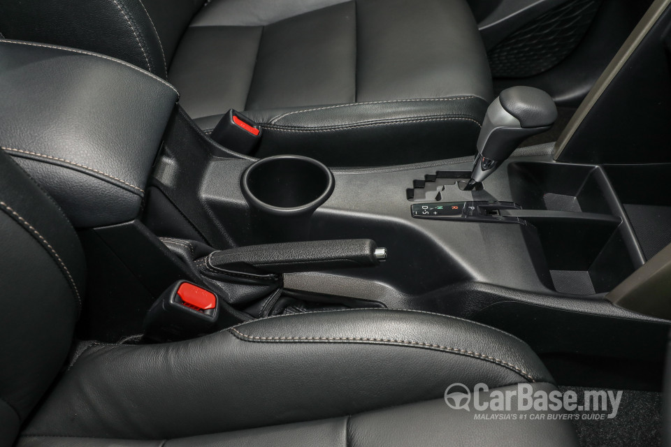 Toyota Innova AN140 (2016) Interior