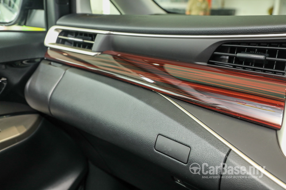 Toyota Innova AN140 (2016) Interior