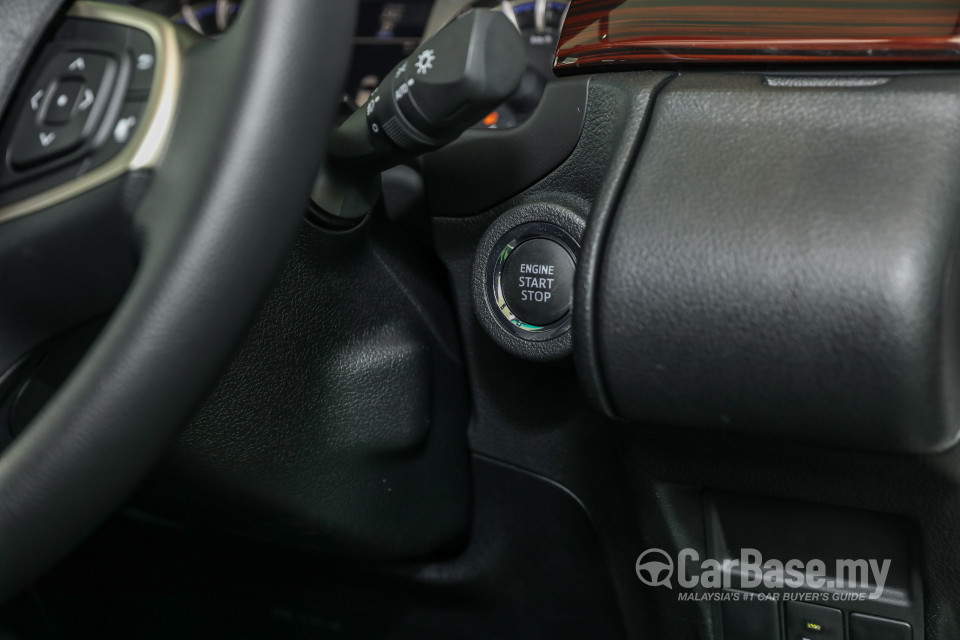 Toyota Innova AN140 (2016) Interior