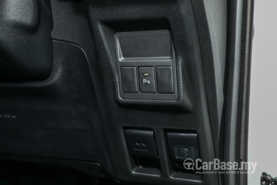 Toyota Innova AN140 (2016) Interior
