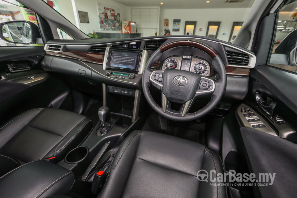 Toyota Innova AN140 (2016) Interior