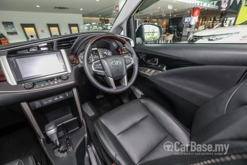 Toyota Innova AN140 (2016) Interior