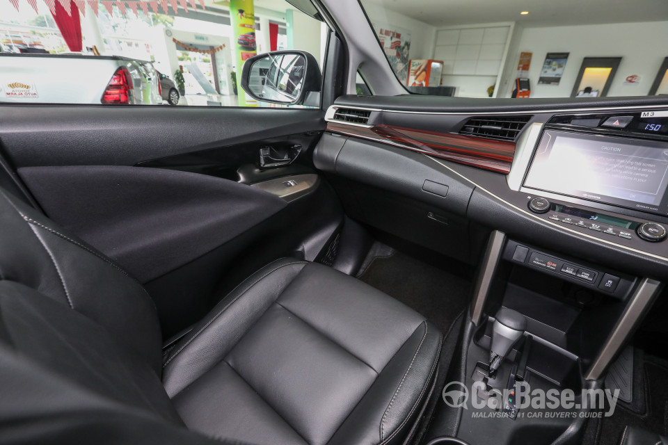 Toyota Innova AN140 (2016) Interior