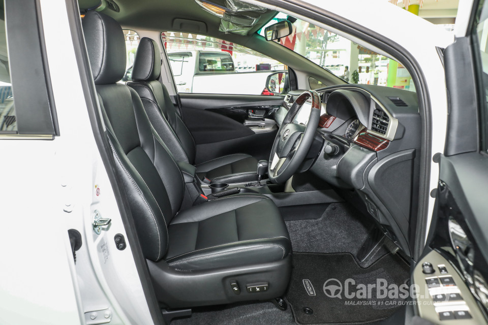 Toyota Innova AN140 (2016) Interior