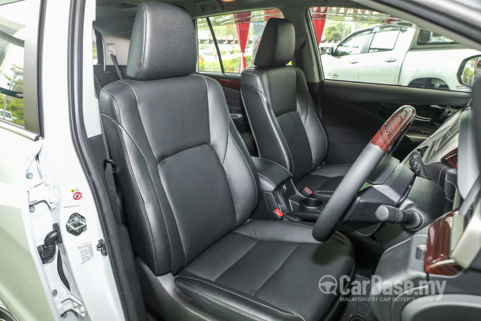 Toyota Innova AN140 (2016) Interior