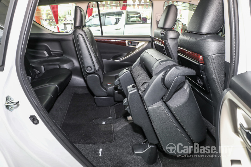 Toyota Innova AN140 (2016) Interior