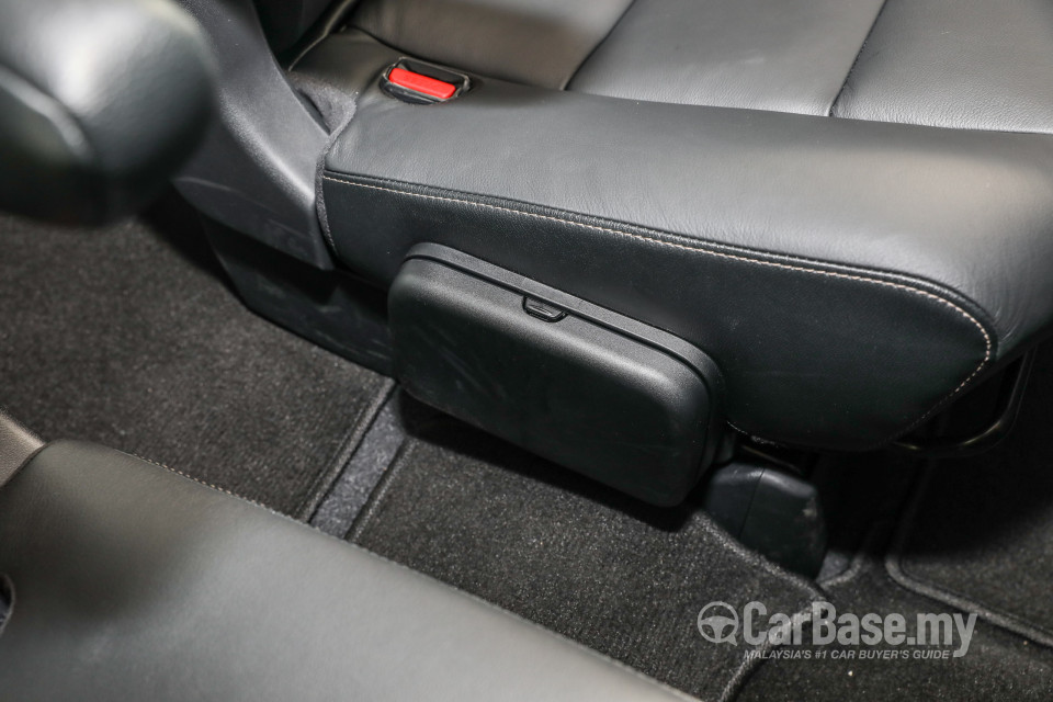 Toyota Innova AN140 (2016) Interior