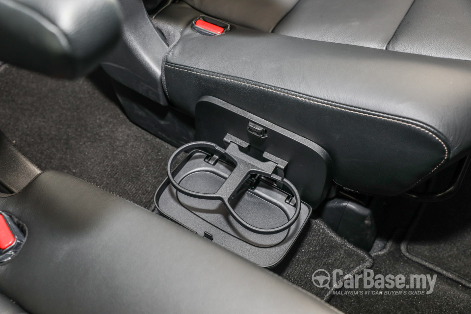 Toyota Innova AN140 (2016) Interior
