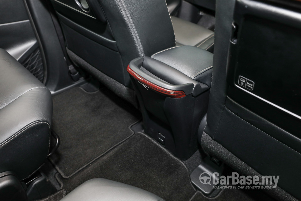 Toyota Innova AN140 (2016) Interior