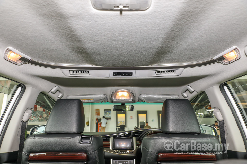 Toyota Innova AN140 (2016) Interior