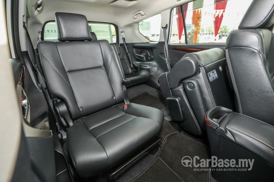 Toyota Innova AN140 (2016) Interior