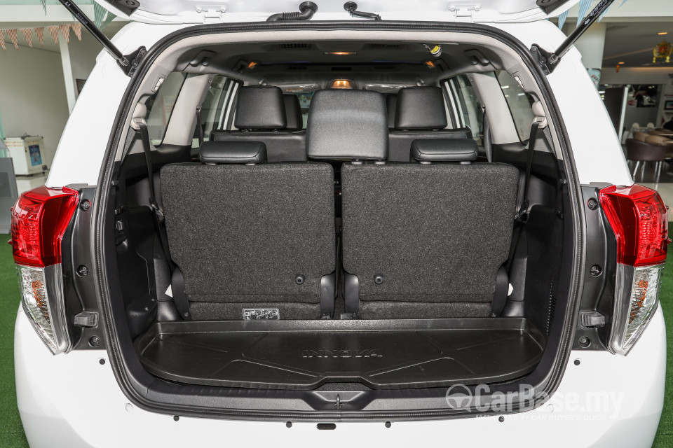 Toyota Innova AN140 (2016) Interior