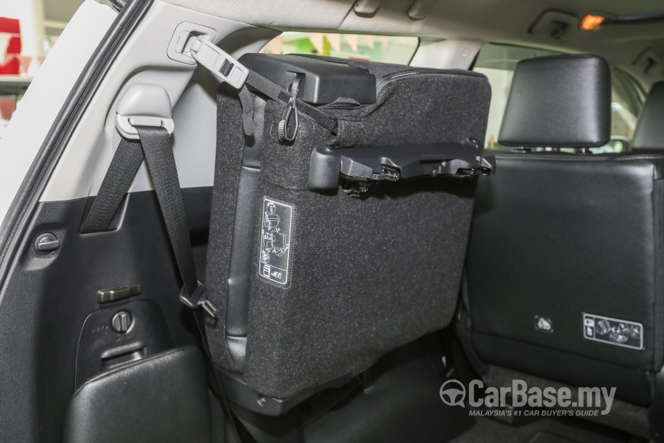 Toyota Innova AN140 (2016) Interior