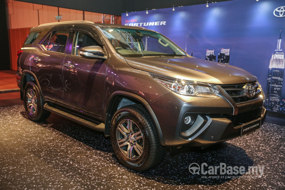Toyota Fortuner AN160 (2016) Exterior