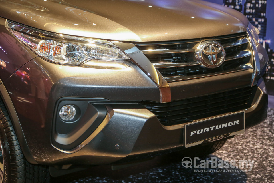 Toyota Fortuner AN160 (2016) Exterior
