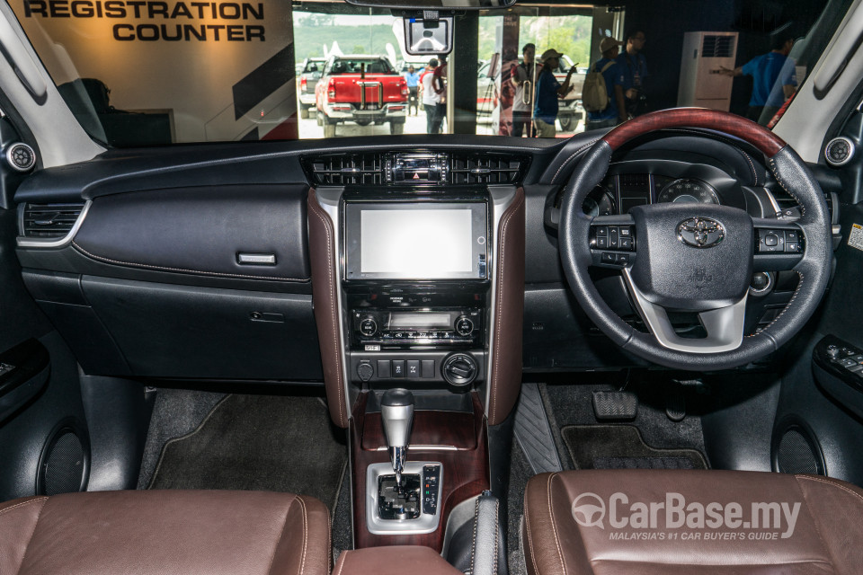 Toyota Fortuner AN160 (2016) Interior