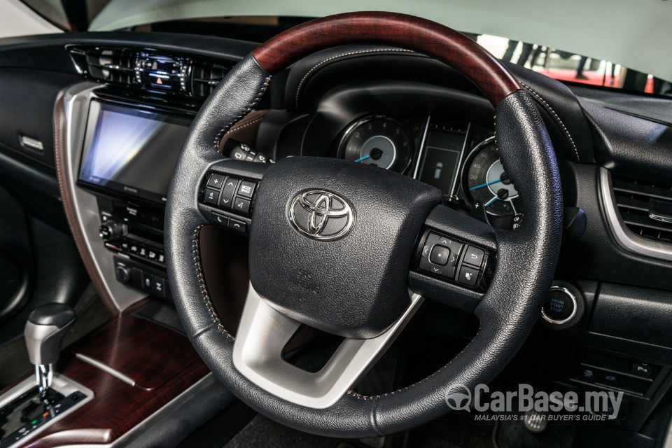 Toyota Fortuner AN160 (2016) Interior
