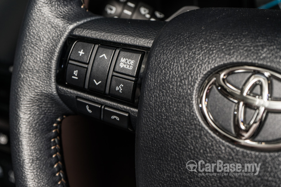 Toyota Fortuner AN160 (2016) Interior