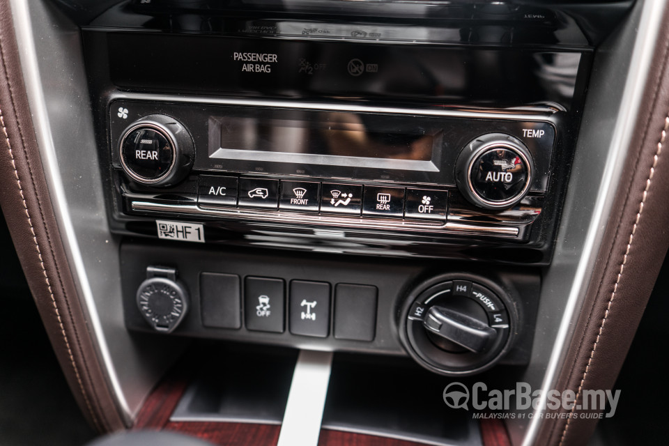 Toyota Fortuner AN160 (2016) Interior