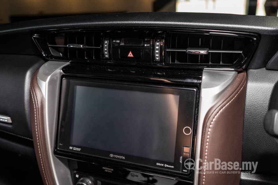 Toyota Fortuner AN160 (2016) Interior