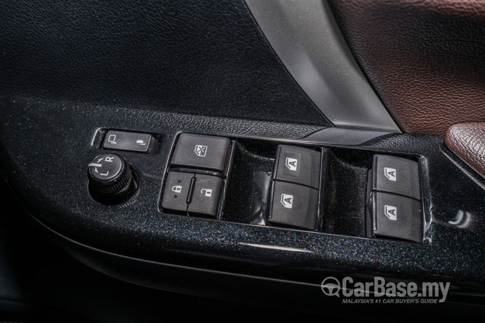 Toyota Fortuner AN160 (2016) Interior