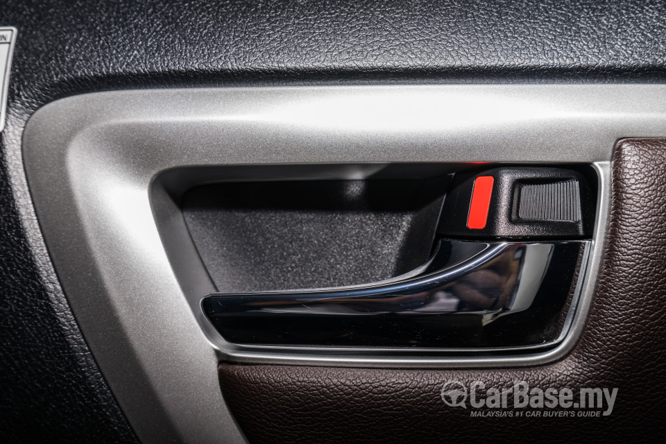 Toyota Fortuner AN160 (2016) Interior