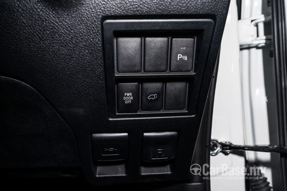 Toyota Fortuner AN160 (2016) Interior