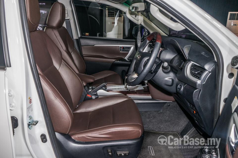 Toyota Fortuner AN160 (2016) Interior