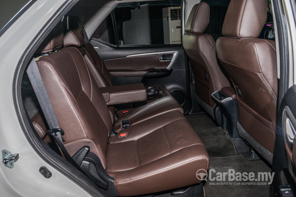 Toyota Fortuner AN160 (2016) Interior