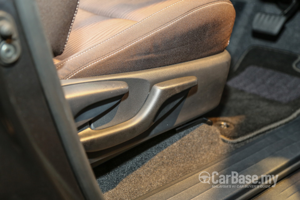 Toyota Fortuner AN160 (2016) Interior