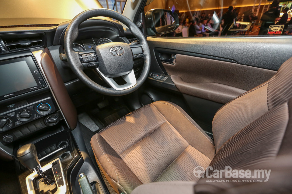 Toyota Fortuner AN160 (2016) Interior