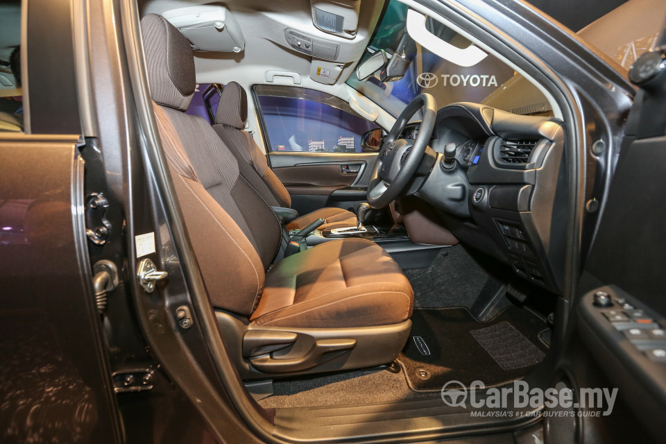 Toyota Fortuner AN160 (2016) Interior